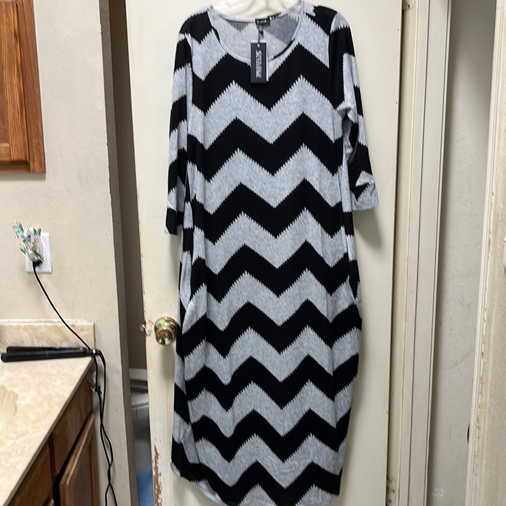 Black Gray Chevron Print  Dress 3/4 Sleeve  with pockets Size Small NWT